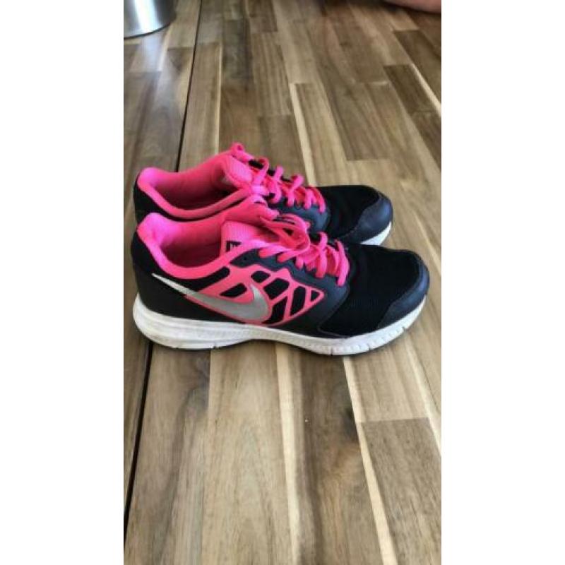 Nike sportschoenen maat 36