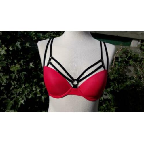 Sapph Bh mt 70 C nieuw in rose/rood. Met dubbele bandjes met