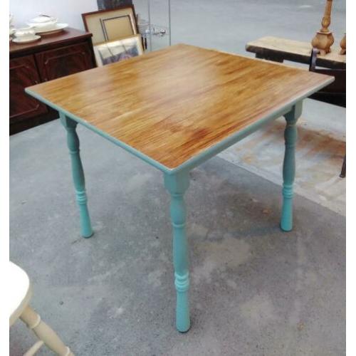 Vintage vierkante eiken tafel met turquoise onderstel