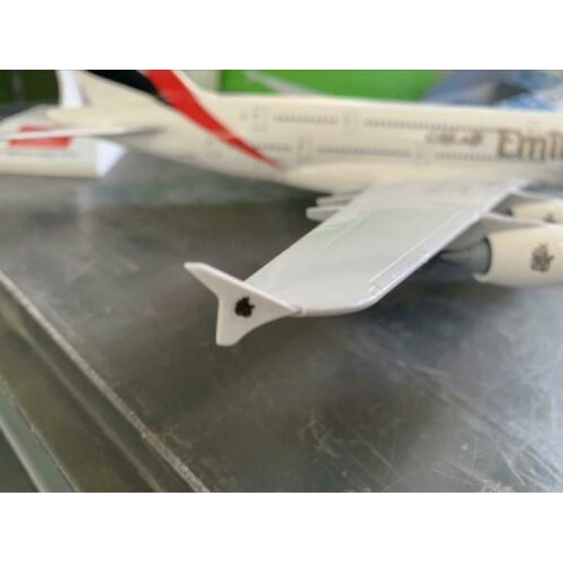 Skymarks A380 1:200 Emirates
