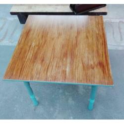 Vintage vierkante eiken tafel met turquoise onderstel