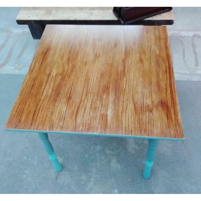 Vintage vierkante eiken tafel met turquoise onderstel