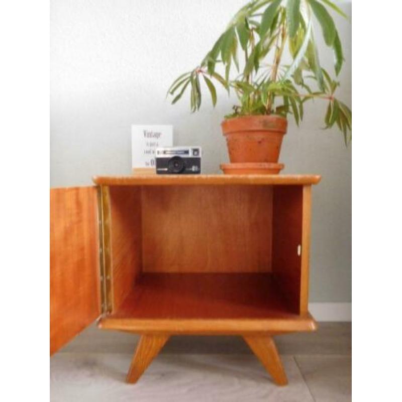 Jrn 60 bijzet kastje, nachtkastje. Mid-century/retro/vintage