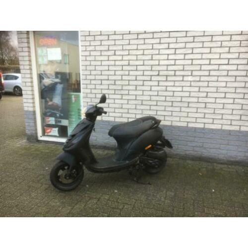 Gave piaggio zip sp 4t 45km brom mat zwart bj2013 5000km