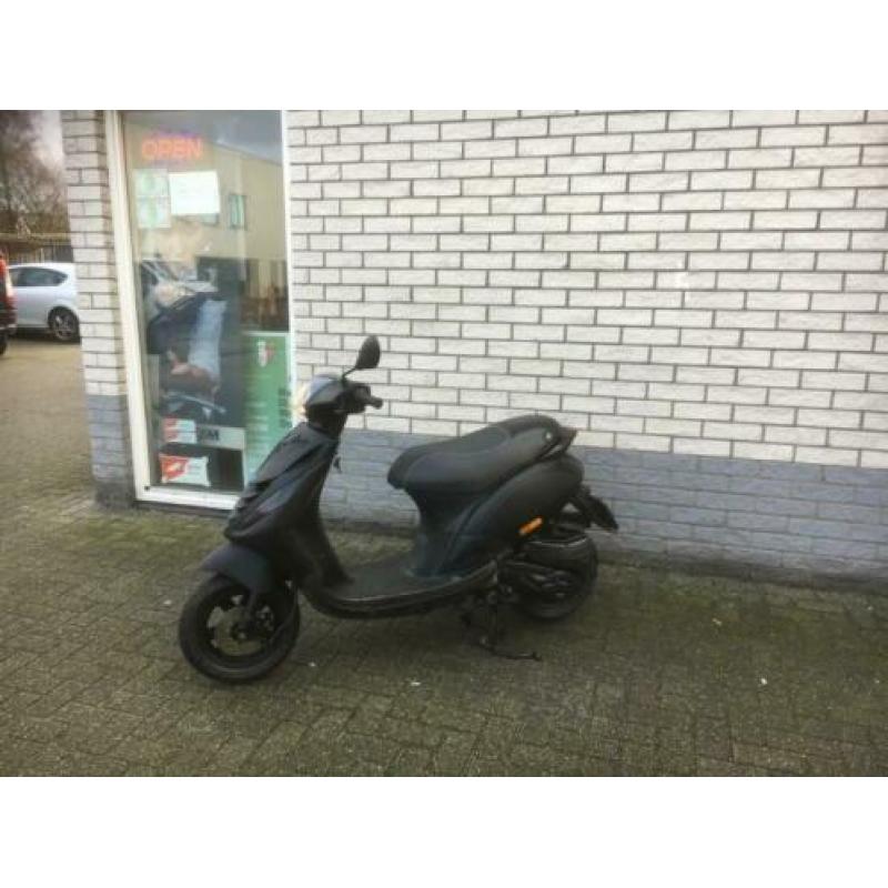 Gave piaggio zip sp 4t 45km brom mat zwart bj2013 5000km