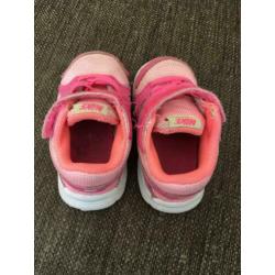 Leuke roze Nikes maat 21