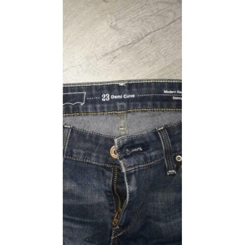 Levi's demi curve w23 skinny jeans