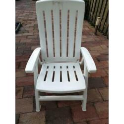 2 witte stoelen te koop