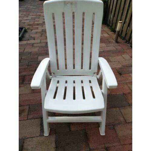 2 witte stoelen te koop