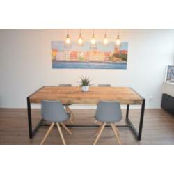 Massief Industriele Tafel 200 cm bij 100 cm.