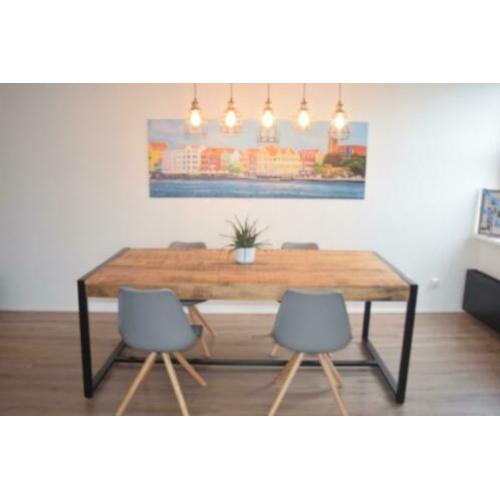 Massief Industriele Tafel 200 cm bij 100 cm.