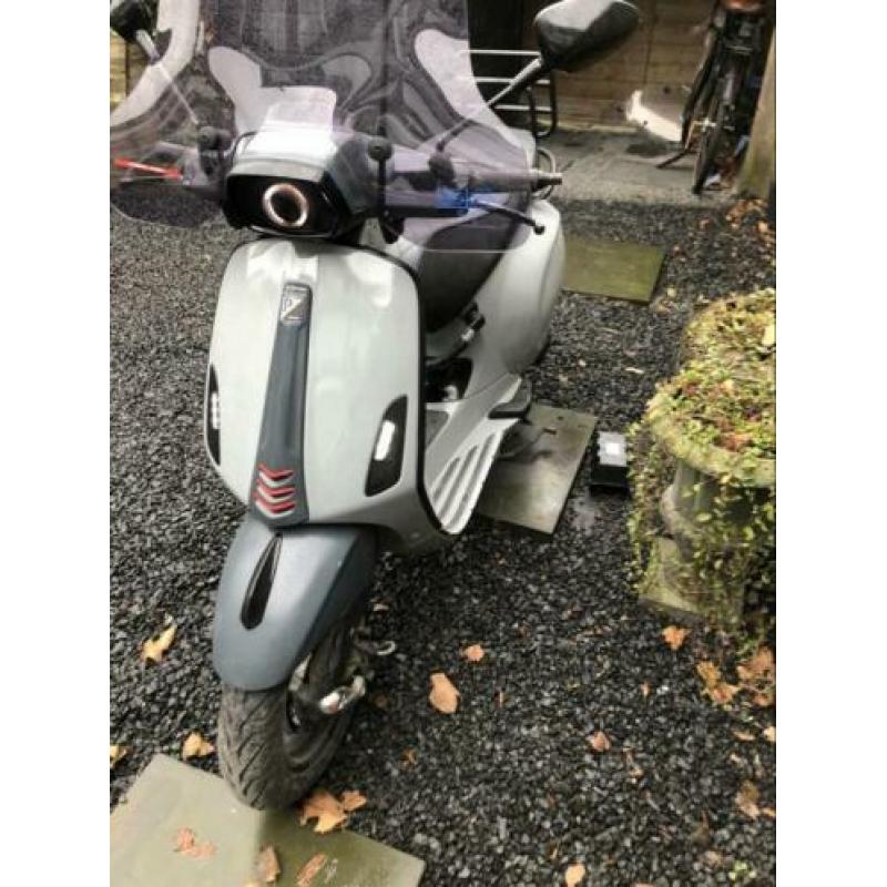 Vespa sprint custom