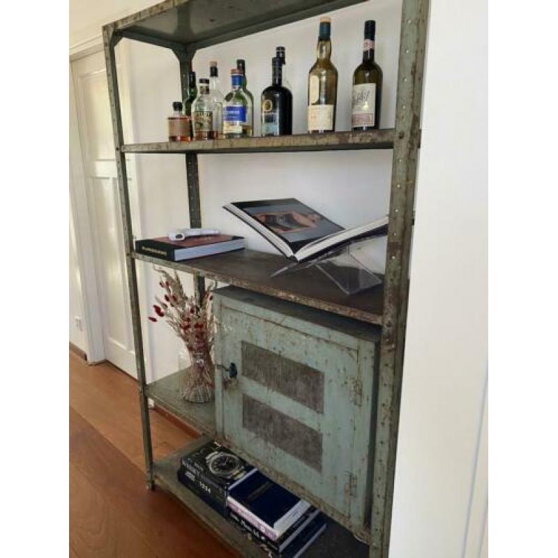Industriële vintage metalen kast