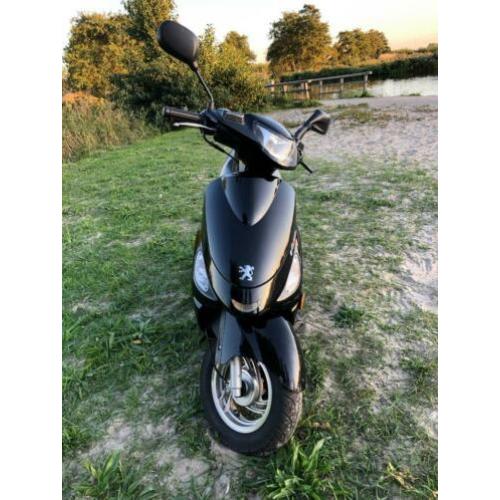 Peugeot v-clic start niet plus helm plus 5 accu’s !