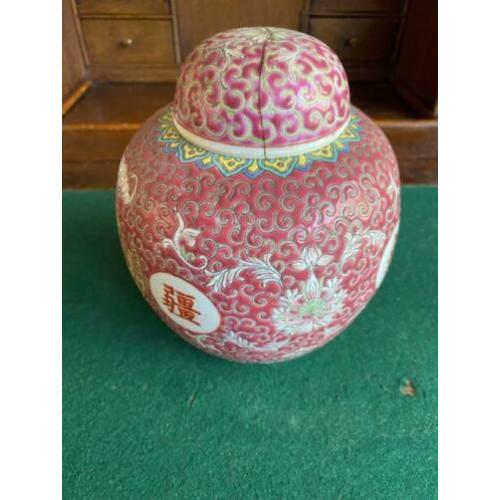 Twee Chinese gemberpotten