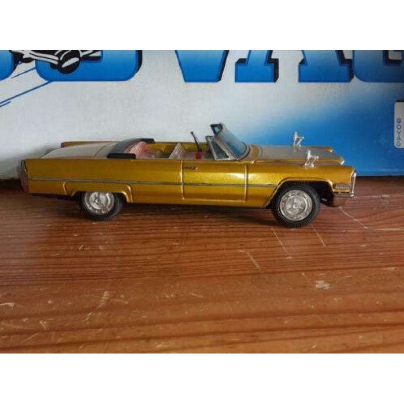 Bandai cadillac
