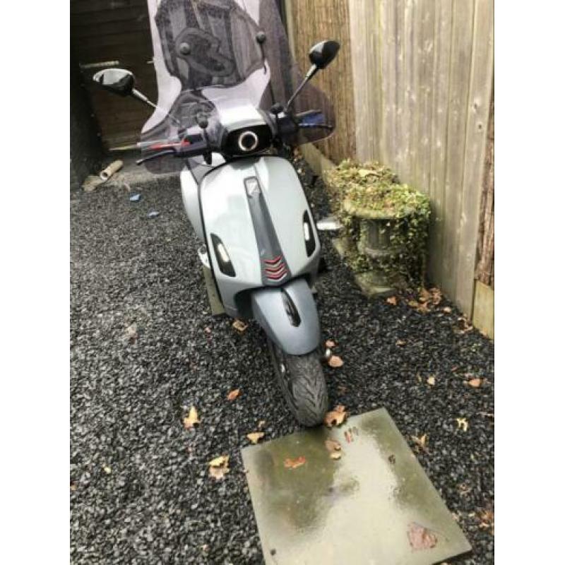 Vespa sprint custom