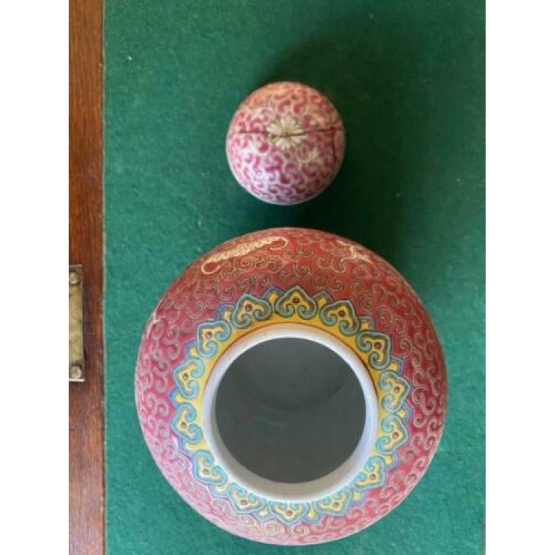 Twee Chinese gemberpotten