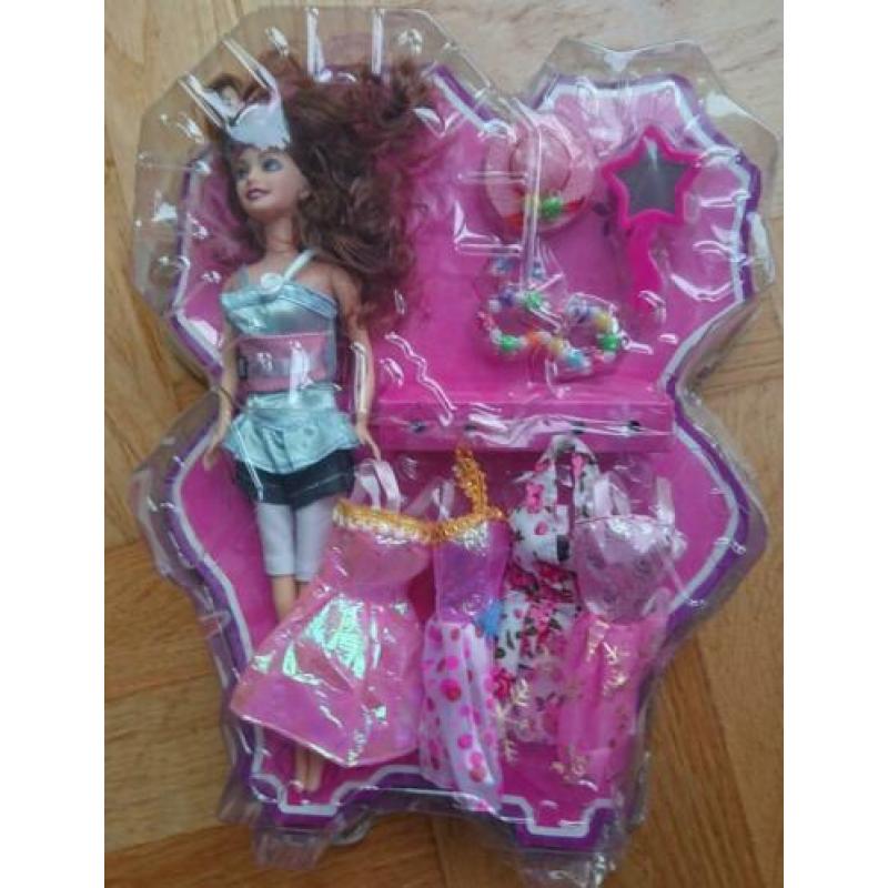pop Sheila (leuke pop van Barbieformaat)