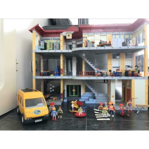Playmobil schoolgebouw en gymzaal 4324 en 4325