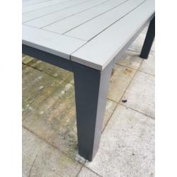 Grote tuintafel 160x160