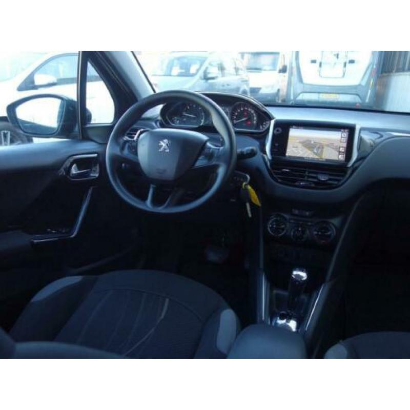 Peugeot 208 1.4 e-HDi 5drs Autom Dealer onderh* Navi Airco C