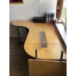 Mooi groot hoekbureau van Ikea type Galant