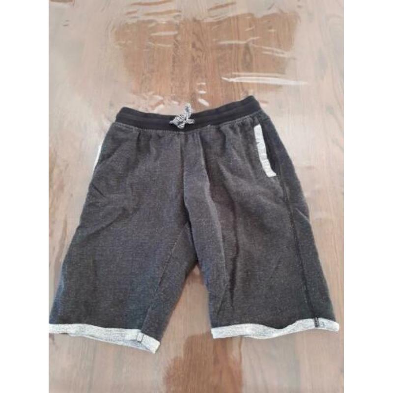 Gave korte broeken shorts maat 140