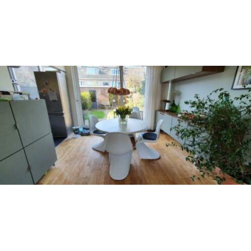 4 mooie panton achtige stoelen