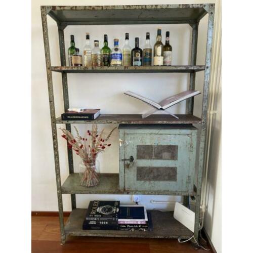 Industriële vintage metalen kast