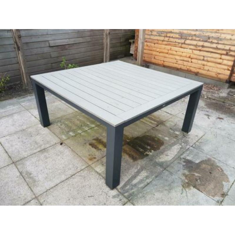 Grote tuintafel 160x160