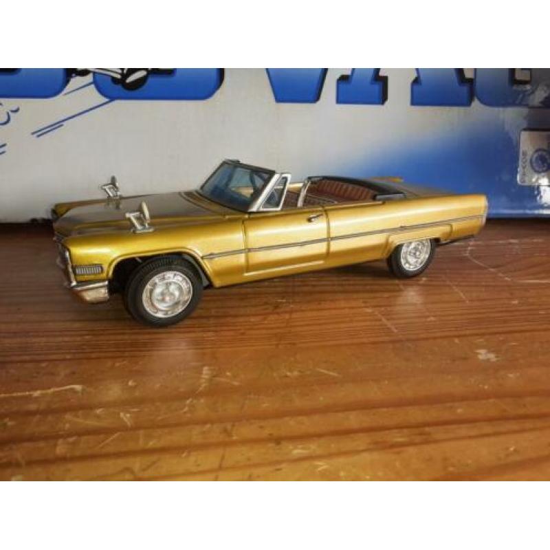 Bandai cadillac