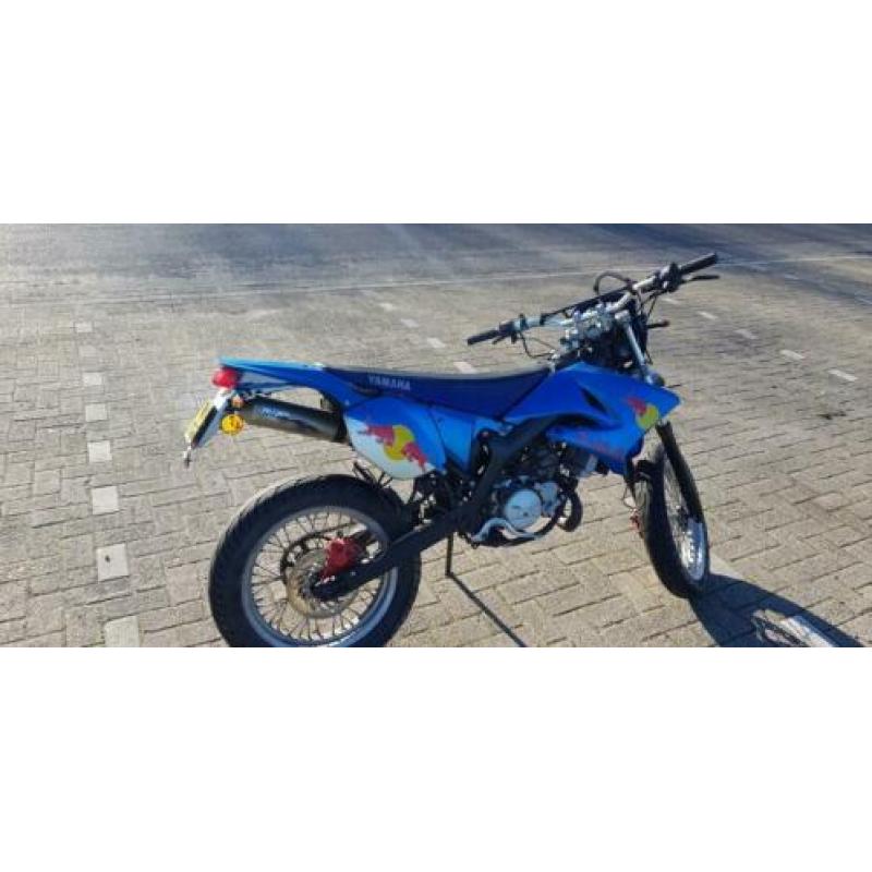 yamaha dt 50. Schakel brommer ( redbul kappen )