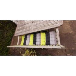 Teakhouten tuinset. Tafel, 2 stoelen en 1 bank
