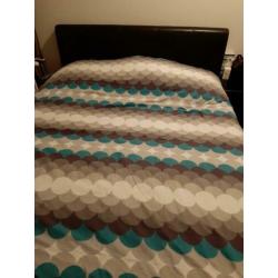 Bed met opbergruimte