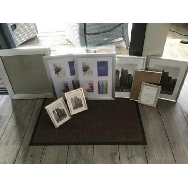 Te koop 18 fotolijsten