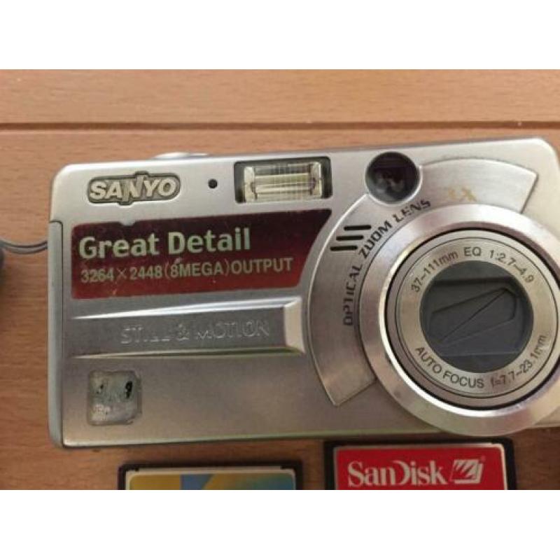 Sanyo Digitale camera – 8 Mega output. Incl 1G+512MB kaartje