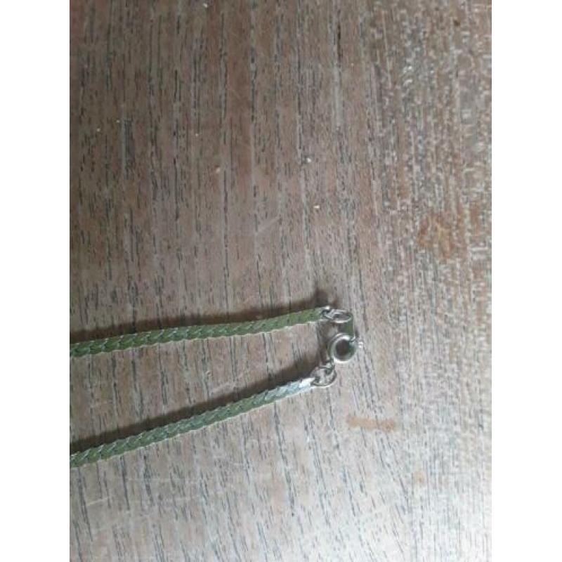 Zilver ketting met hanger.