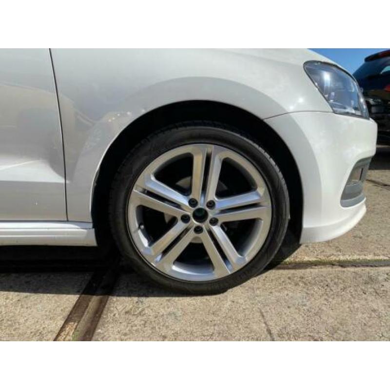 Volkswagen Polo 1.2 TSI Highline Bj.2012 / 5Drs / R-Line / 8