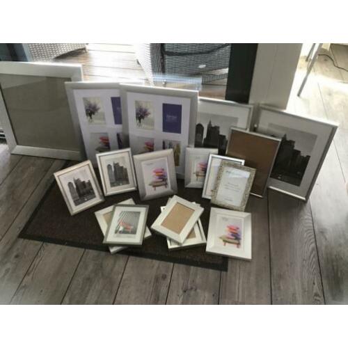 Te koop 18 fotolijsten