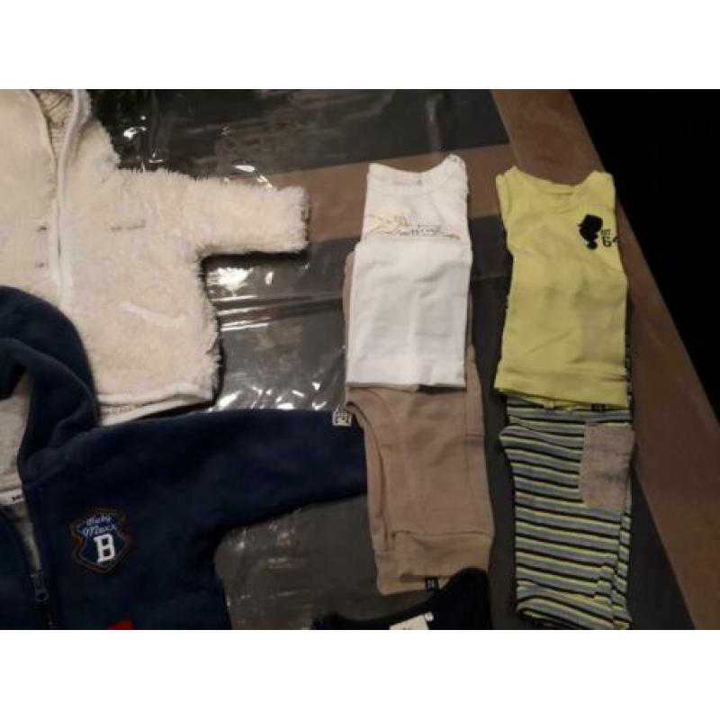 Pakket jongens kleding. Maat 50/56