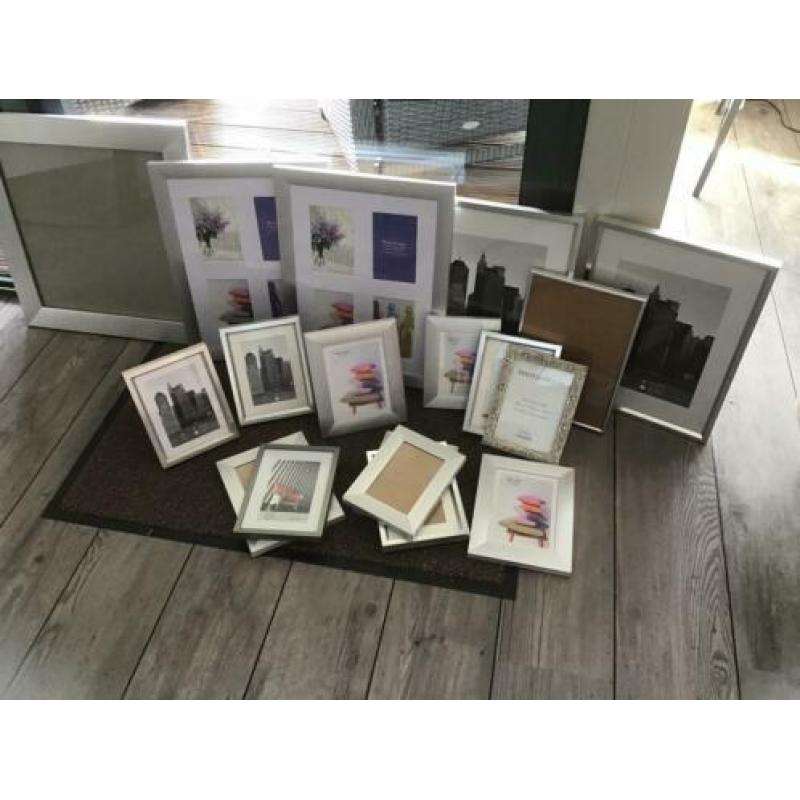 Te koop 18 fotolijsten