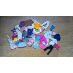 doos met barbie kleertjes