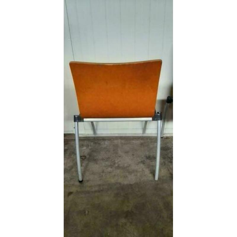 MPH 4010-82 Vier vintage houten stapelbare stoelen Eromes