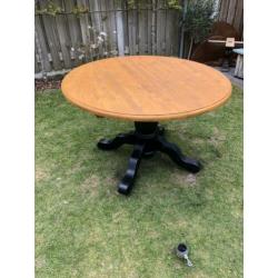 Eettafel rond / uittrekbaar tot ovaal