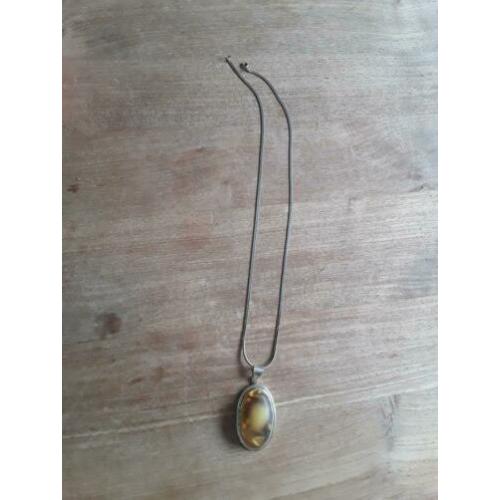 Zilver ketting met hanger.