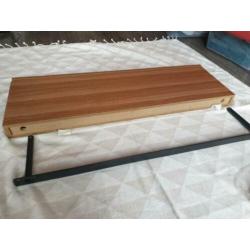 Zwevende wandplank (Duraline) met smalle lade. Eiken