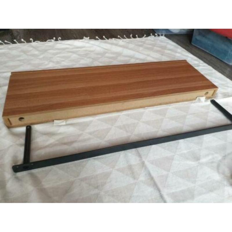 Zwevende wandplank (Duraline) met smalle lade. Eiken
