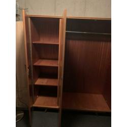 Vintage, retro kast, wandmeubel/ kledingkast 3-deurs