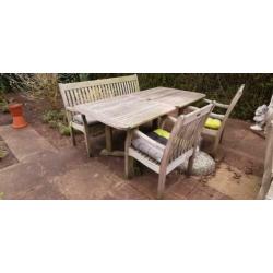 Teakhouten tuinset. Tafel, 2 stoelen en 1 bank